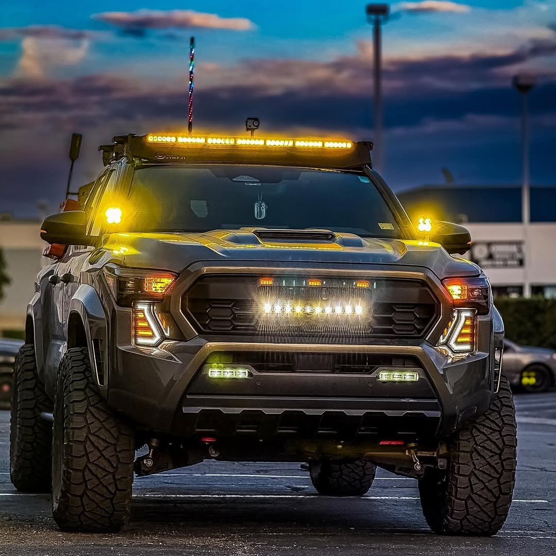Aspire V2 Fang Lights for Toyota Tacoma 4th Gen (24-26) White DRL & Sequential Amber Turn Signal AA1001